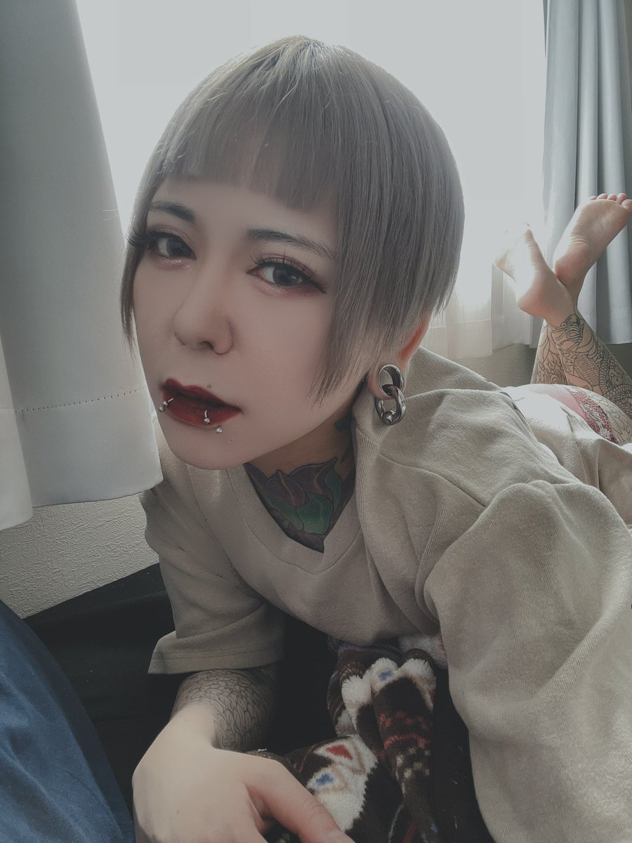 Res_Chizuru's tweet photo. 前髪？
ああ、切りすぎたよ。 https://t.co/I03JCjAw7m