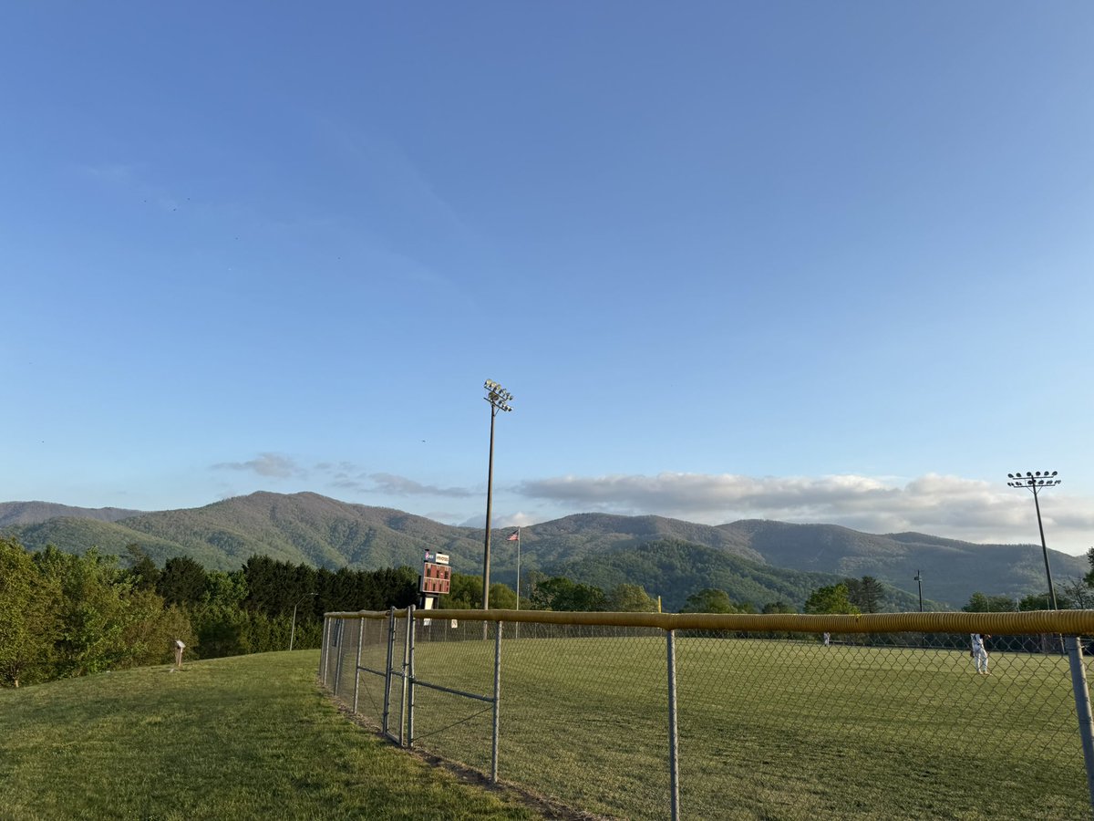 grayskye26's tweet photo. what’s better than watching a little high school softball in NC?? Watching high school softball with a view like this and getting to have dinner with 2 of my fav people #RunningWithThePack https://t.co/an0Rg1v89a