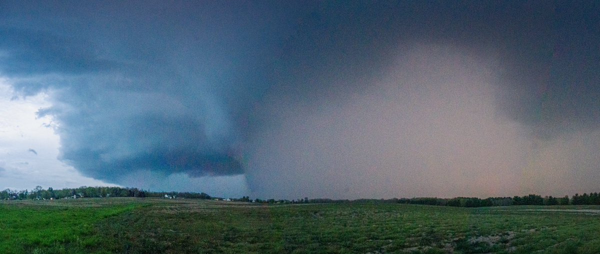 Tornado warned storm coming over Lodi, Oh 
<a href="/NWSCLE/">NWS Cleveland</a> #ohwx <a href="/ohiowxnetwork/">Ohio Weather Network</a>