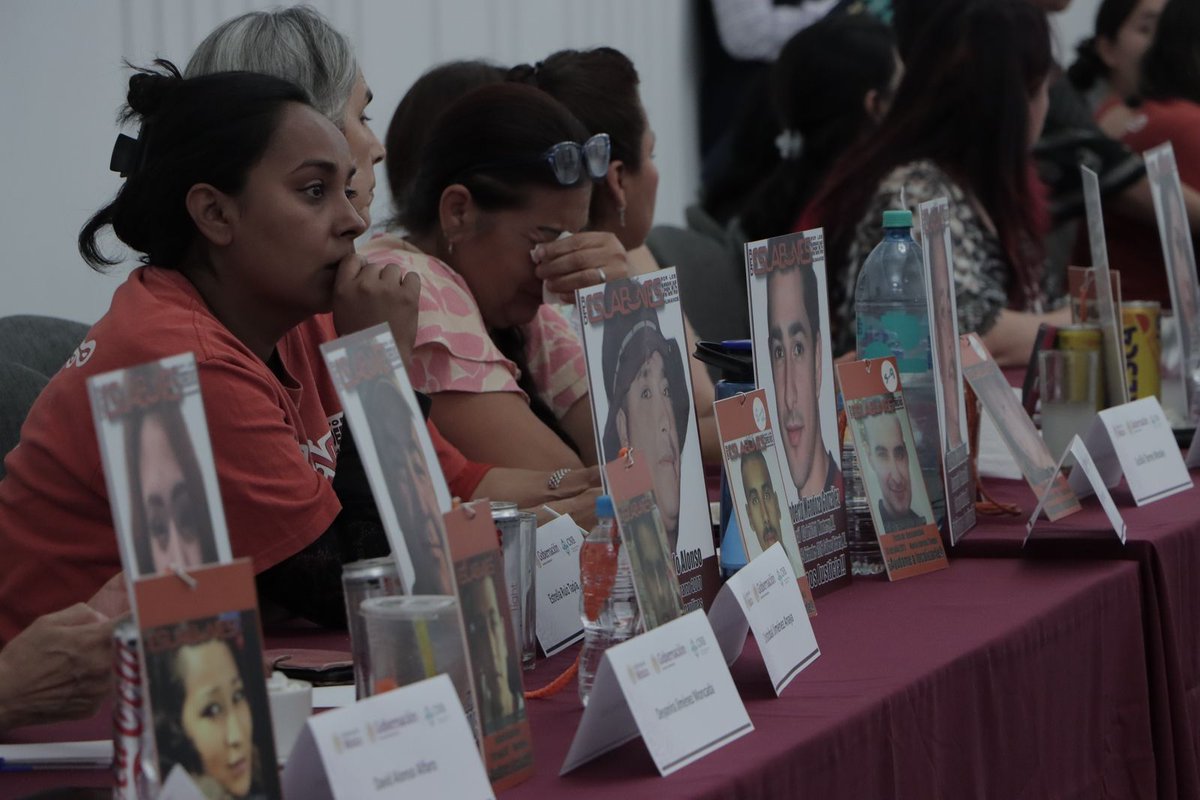 Animal Político (@pajaropolitico) on Twitter photo 🛑 En la octava mesa de diálogo con la Secretaría de Gobernación, <a href="/rosaicela_/">Rosa Icela Rodríguez Velázquez</a>, familiares de personas desaparecidas señalaron que las autoridades no realizan las labores de búsqueda con todos los recursos con los que cuentan.
📸 <a href="/ShareniiGuzman/">Sharenii Guzmán</a>
👉🏻buff.ly/T79d6xq 🛑 En la octava mesa de diálogo con la Secretaría de Gobernación, <a href="/rosaicela_/">Rosa Icela Rodríguez Velázquez</a>, familiares de personas desaparecidas señalaron que las autoridades no realizan las labores de búsqueda con todos los recursos con los que cuentan.
📸 <a href="/ShareniiGuzman/">Sharenii Guzmán</a>
👉🏻buff.ly/T79d6xq