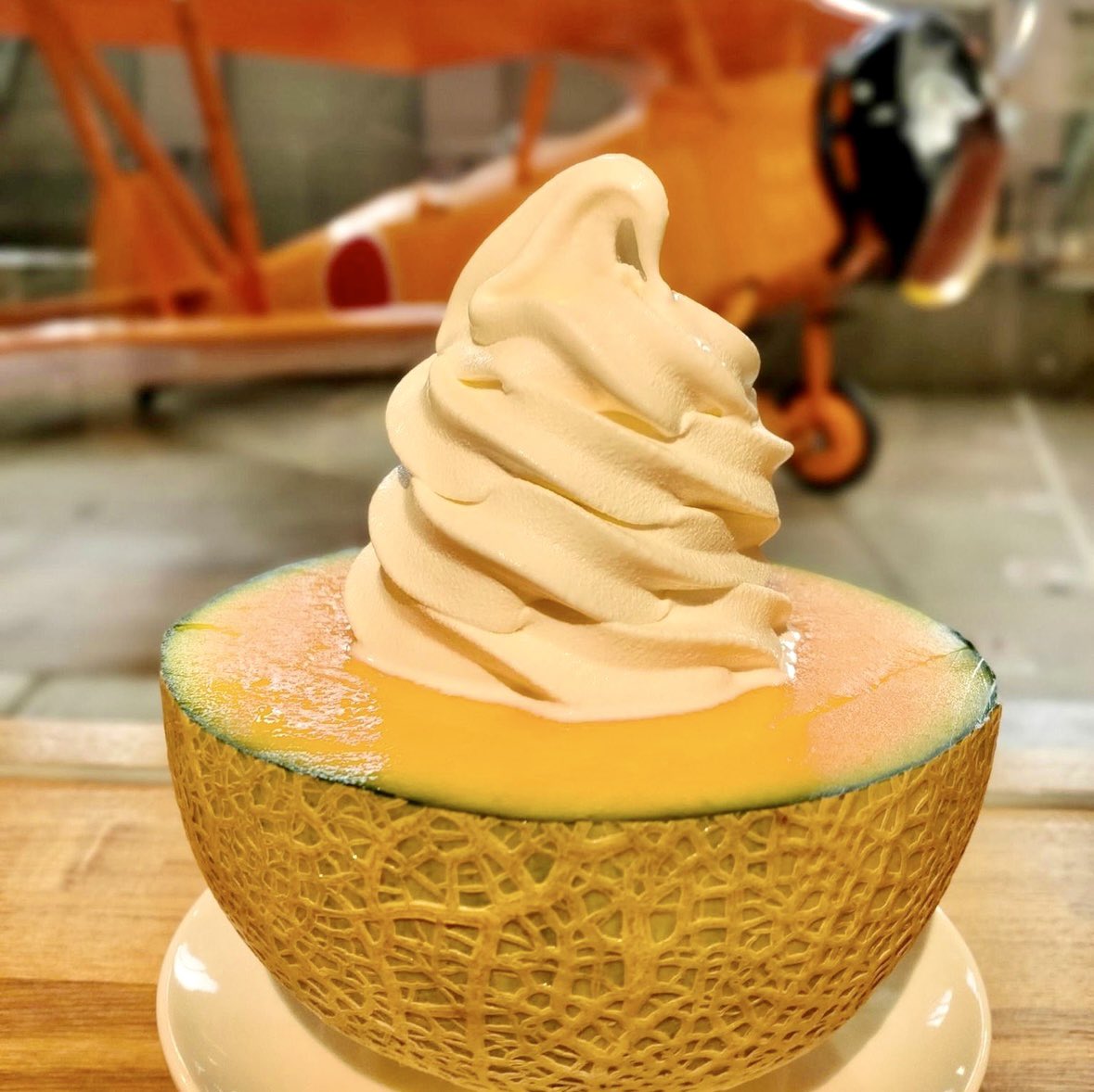 ひみつ基地ミュージアム内にある「咖哩カフェ｣では、本日より「推しメロンde ソフト」の販売を開始します🍈🍦✨️
くらんど市にメロンが出荷されている間だけの期間限定企画❣️くらんど市で購入したメロン、ご自宅にあるメロン、お好きなメロンをお持ち下さい✨️

 #メロン  #メロンソフト