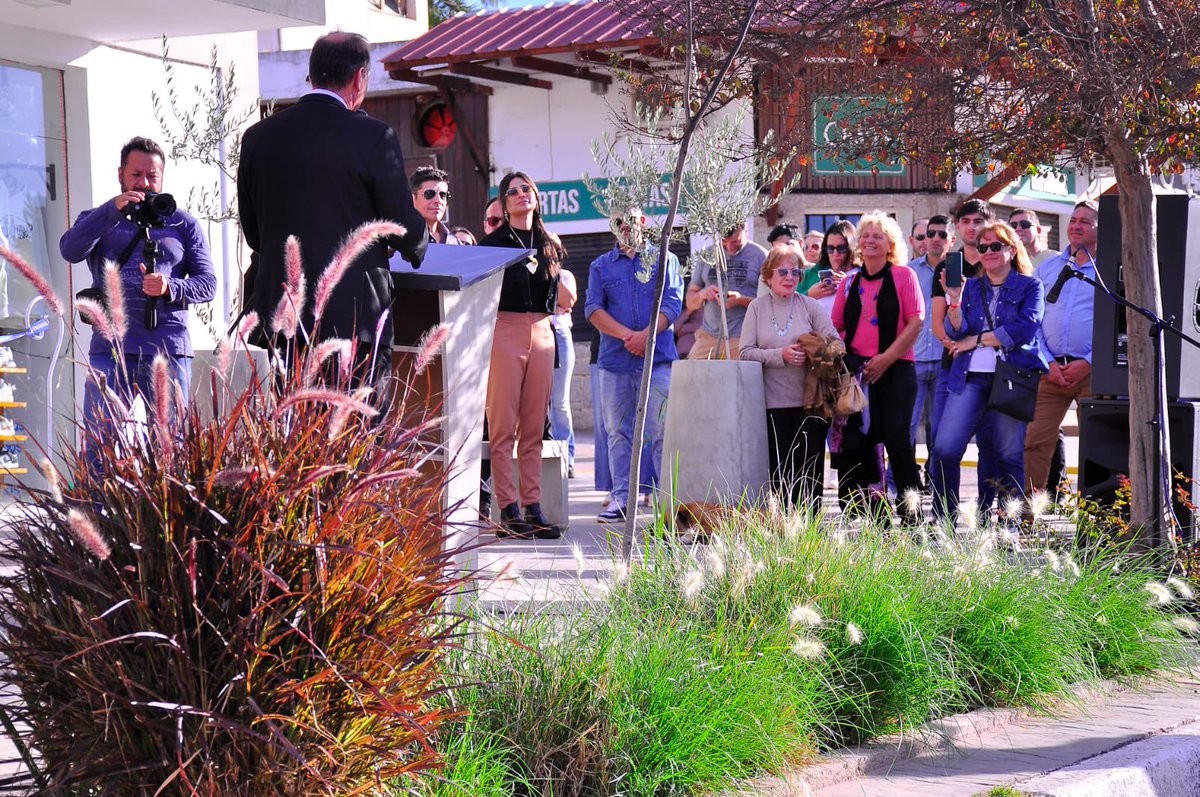 MuniEmbalse's tweet image. 🙌 Inauguramos el 𝑪𝒆𝒏𝒕𝒓𝒐 𝑪𝒐𝒎𝒆𝒓𝒄𝒊𝒂𝒍 𝒂 𝑪𝒊𝒆𝒍𝒐 𝑨𝒃𝒊𝒆𝒓𝒕𝒐.

Una obra que no solo embellece nuestra zona céntrica, sino que fortalece el comercio local, potencia el turismo y genera nuevas oportunidades para nuestra ciudad.