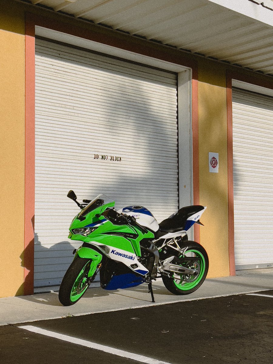 Golden hour vibes 🌅🏍️ Do not block

#zx4rr #motorcycle