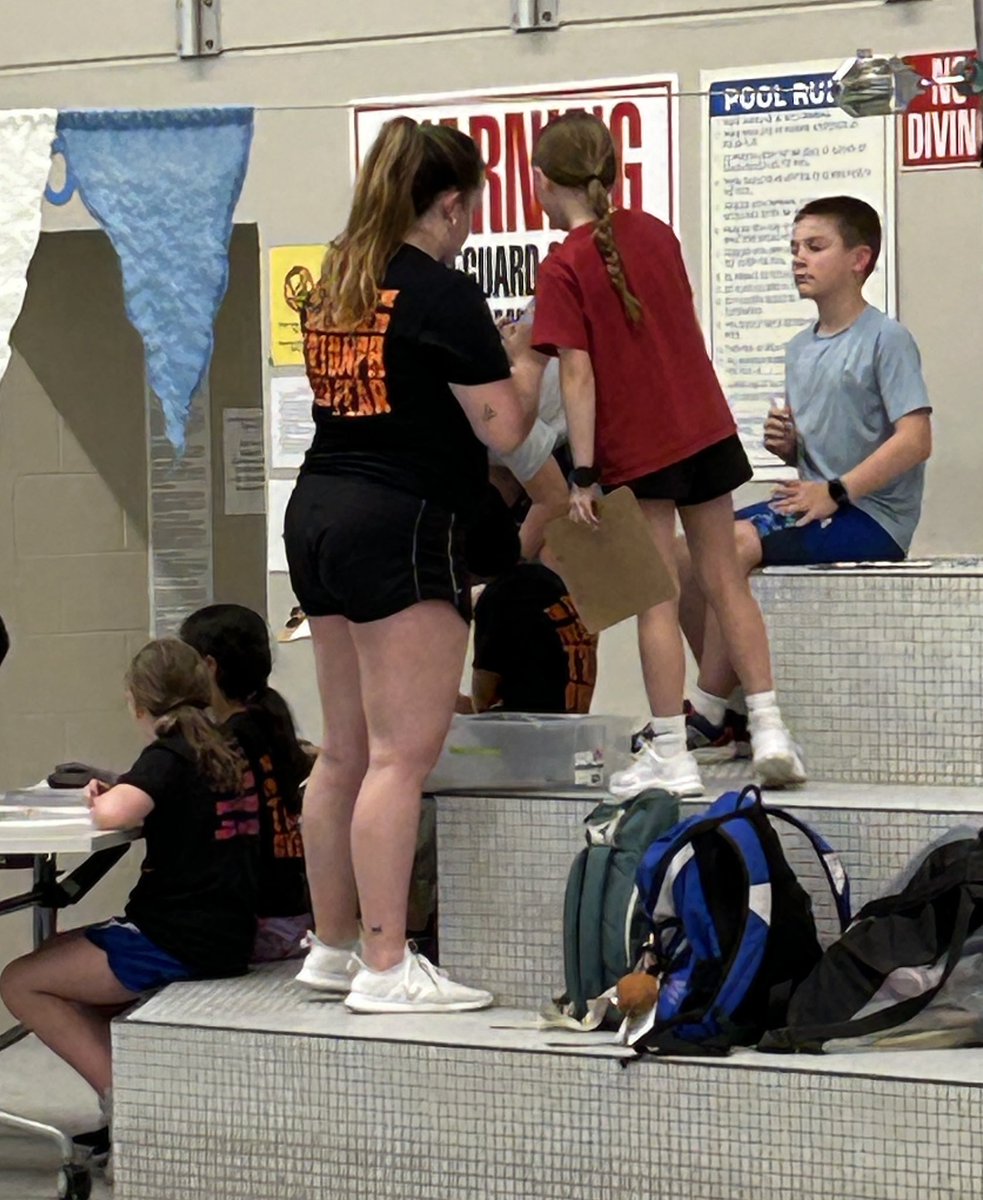 DonnerSwimClub's tweet photo. Tonight during dryland our developmental group worked on writing their goals for the summer ✍️💪 We’re so excited to watch our swimmers grow over the LCM season!! 

#oneteampnefamily #donnerswimclub #swimteam #completinggoals https://t.co/92bUxGVu9q