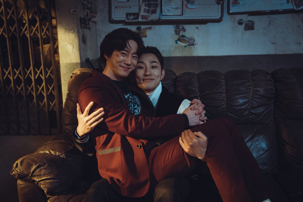 dearbubble7's tweet photo. what people think     what they actually 
they are                          are

#약한영웅Class2 #WeakHeroClass2 #LeeJunYoung #BaeNara https://t.co/CCSfz39GHf