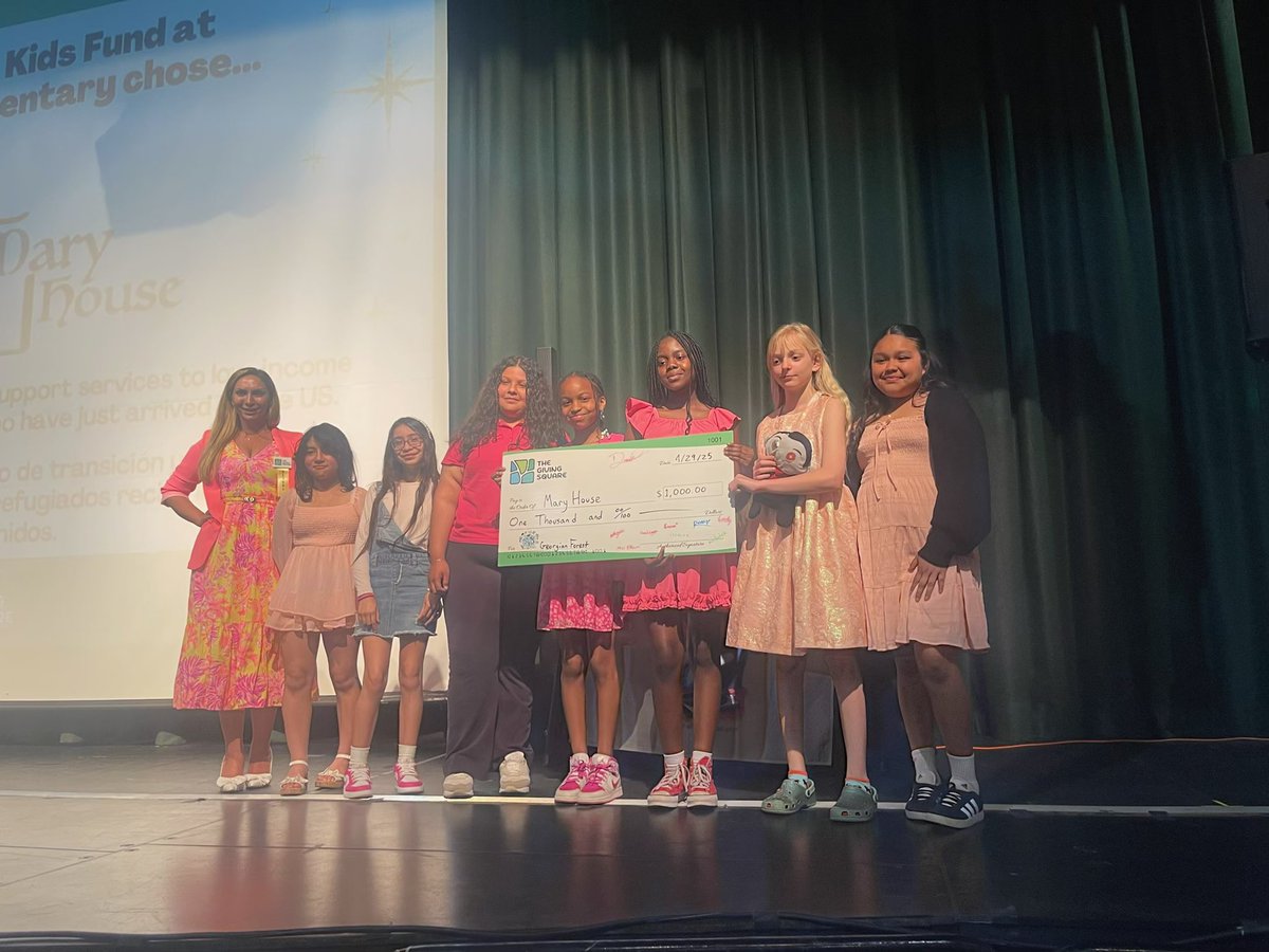 TheForestCS's tweet image. Philanthropists wear pink. These girls chose to donate $1,000 to Mary House thanks to @thegivingsquare. Making philanthropy fashionable since 2025. #theForest. @DrJaneEnnis @CSconnect_MCPS @LearnerOSSI @JulieYangMoCo