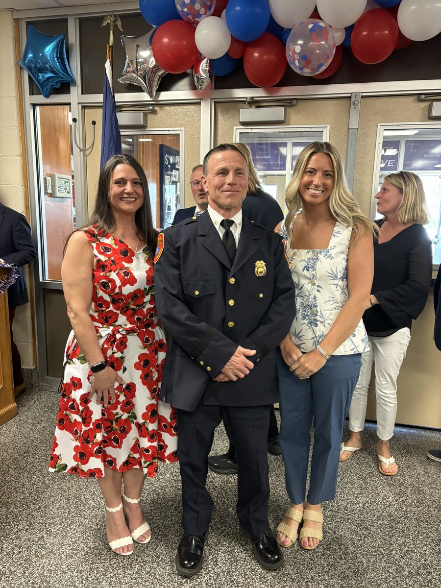 SCPD3rdPrecinct's tweet image. A great evening for the dedication of Islip High School’s First Responder Wall of Honor 🇺🇸 A plaque for fallen SCPD Officer Glen Ciano, a 1981 Islip H.S. graduate is proudly on display alongside many other first responders. Thank you for including the SCPD in this special event!