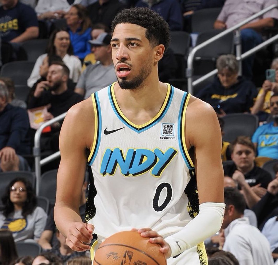 brasilcoast2's tweet photo. Tyrese Haliburton prova que alguns jogadores da NBA realmente não sabem de nada.

O eleito jogador mais superestimado da liga simplesmente tirou o Giannis Antetokounmpo para nada e venceu a série.

O MVP E DPOY Giannis, Haliburton foi e venceu o jogo em cima dele.

Respeito. https://t.co/jiGyNrQ5mY