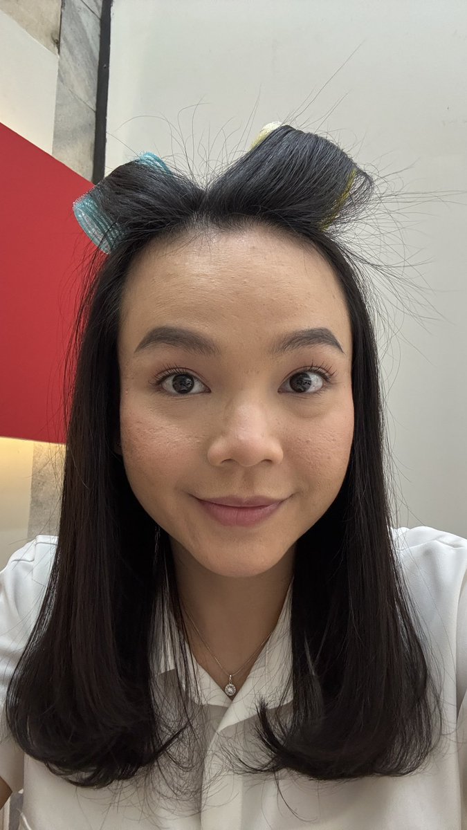 nadyaekaputrip's tweet photo. haiiii morning 👋🏻 feat rol rambut dan jidat lebarr xixixi 🤭 https://t.co/1udcaDw7qX