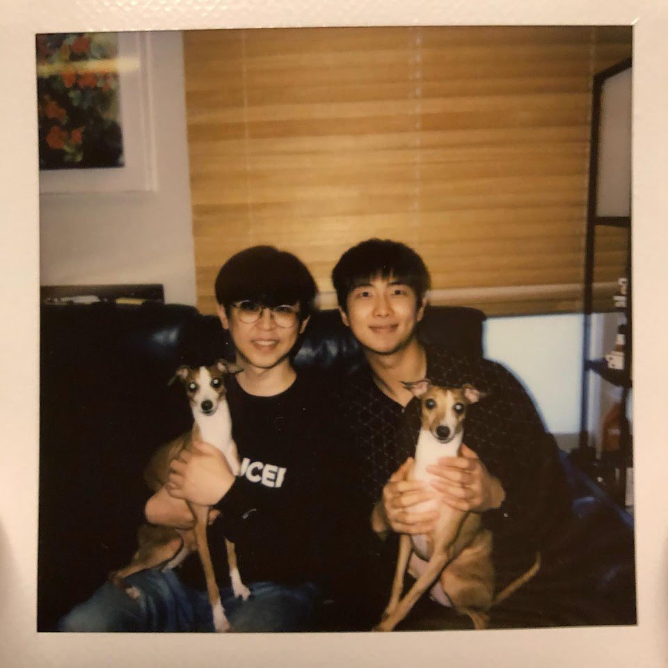 uRMyseason's tweet photo. 이이언님의 준이 이야기
“수정이나 재녹음할 필요도 없이 너무 좋았어요. 심지어 부탁한 부분이 아닌 아우트로까지 재미삼아 불렀다며 녹음해 보냈는데 그것도 너무 좋아 그대로 썼죠 (...) 직접 만나서 얘기해보니까 너무 괜찮은 친구더라고요. 음악적으로도 정말 잘 맞아요”
#4YearsWithDont https://t.co/Ms5P7DKU7L