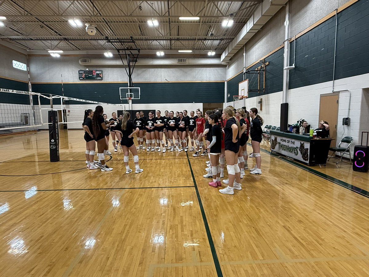 cphsvb2018's tweet photo. Open Gym Vibes: Grades 7th - 11th! Packed house, lots of energy, and tons of fun. Great job ladies! Keep grinding. Let’s GO 💚🐺❤️#CPProud #TheStandard #ForthepackWiththepack @CPMSathletics @LeanderisdATH https://t.co/UYgwtA7tTS