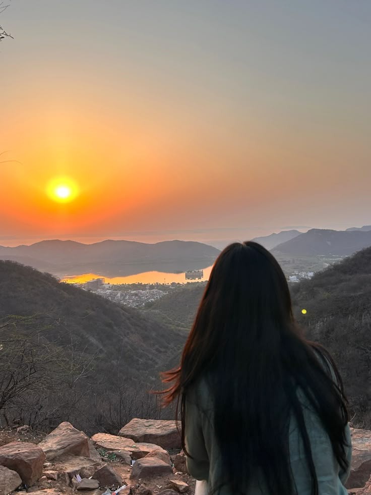 Time does not have enough time to give you time again.
The matter is deep, read it again

No matter how rich a person becomes, he cannot sell his suffering and💯

can't buy peace 🕊️