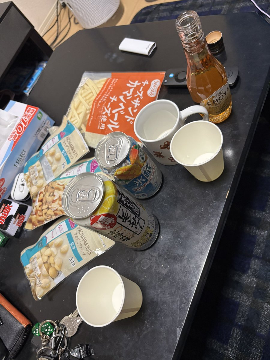 れんくんと久しぶりに会ったぁ！！
バイト終わりに急遽来てくれた！！
1年ぶりくらい？ちょー久しぶりーー
だったぁ！！楽しかったぁまたなかなか遊べないかもだけど遊べる時は遊ぼーね！！✨