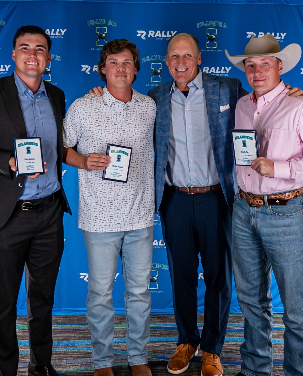 IslandersBSB's tweet photo. 𝔸𝕟𝕕 𝕥𝕙𝕖 𝟚𝟘𝟚𝟜-𝟚𝟘𝟚𝟝 𝔹𝕝𝕦𝕖 ℂ𝕒𝕣𝕡𝕖𝕥 𝔸𝕨𝕒𝕣𝕕𝕤 𝕘𝕠 𝕥𝕠... 🤙🌊

🏆 Drake Kerr - Servant Leadership Award
🏆 Zach Garcia - Team MVP
🏆 Austin Russell - Heart and Hustle Award

#ShakasUp https://t.co/pBObnBebXy