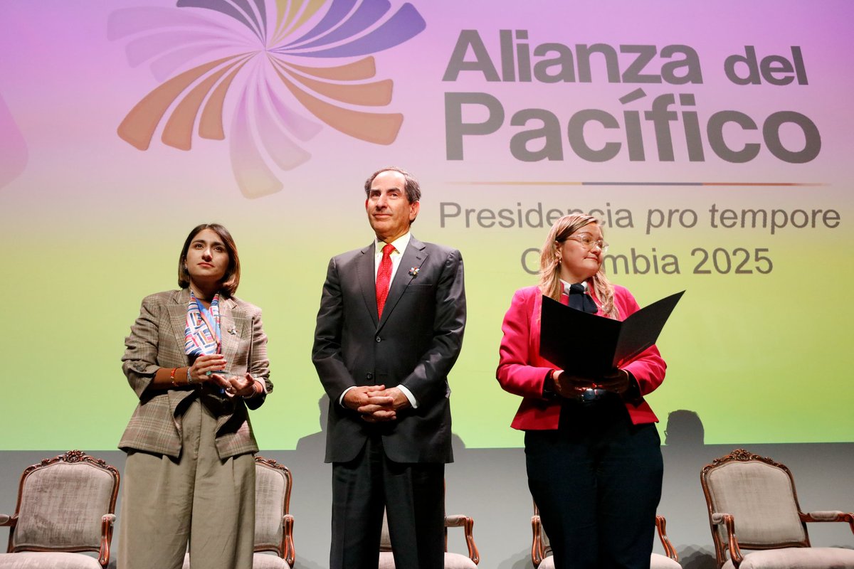 Cancillería Colombia (@cancilleriacol) on Twitter photo Desde la Coordinación Nacional de Colombia, bajo el liderazgo de la Cancillería y en conjunto con
<a href="/MincomercioCo/">MinComercio Colombia</a>, se lideran discusiones sobre: la adhesión de Costa Rica como Estado miembro; la entrada en vigor del TLC con Singapur con dos de los países miembro de la Desde la Coordinación Nacional de Colombia, bajo el liderazgo de la Cancillería y en conjunto con
<a href="/MincomercioCo/">MinComercio Colombia</a>, se lideran discusiones sobre: la adhesión de Costa Rica como Estado miembro; la entrada en vigor del TLC con Singapur con dos de los países miembro de la