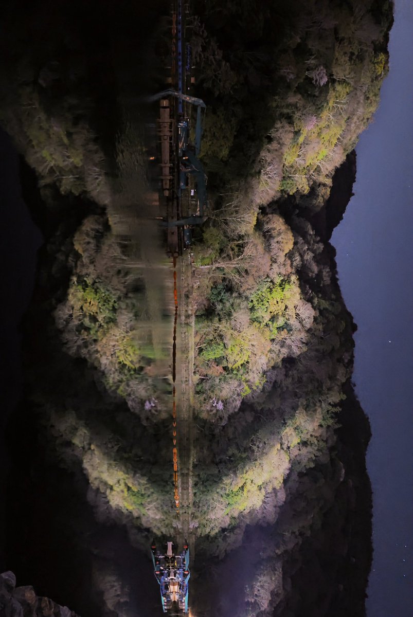 ～京都美～

嵐山 渡月橋

夜間長秒撮影📷️は
京都旅行の此処から💓

京の風情、優しさが幻想的に
癒しを与えてくれます

う～ん
なかなか難しい…

何度訪れても満足できず
また必ず行きたくなる処

京都
心が潤されてしまう🤗

#渡月橋
#長秒撮影
#京都嵐山 
#そうだ京都行こう
#リフレクション