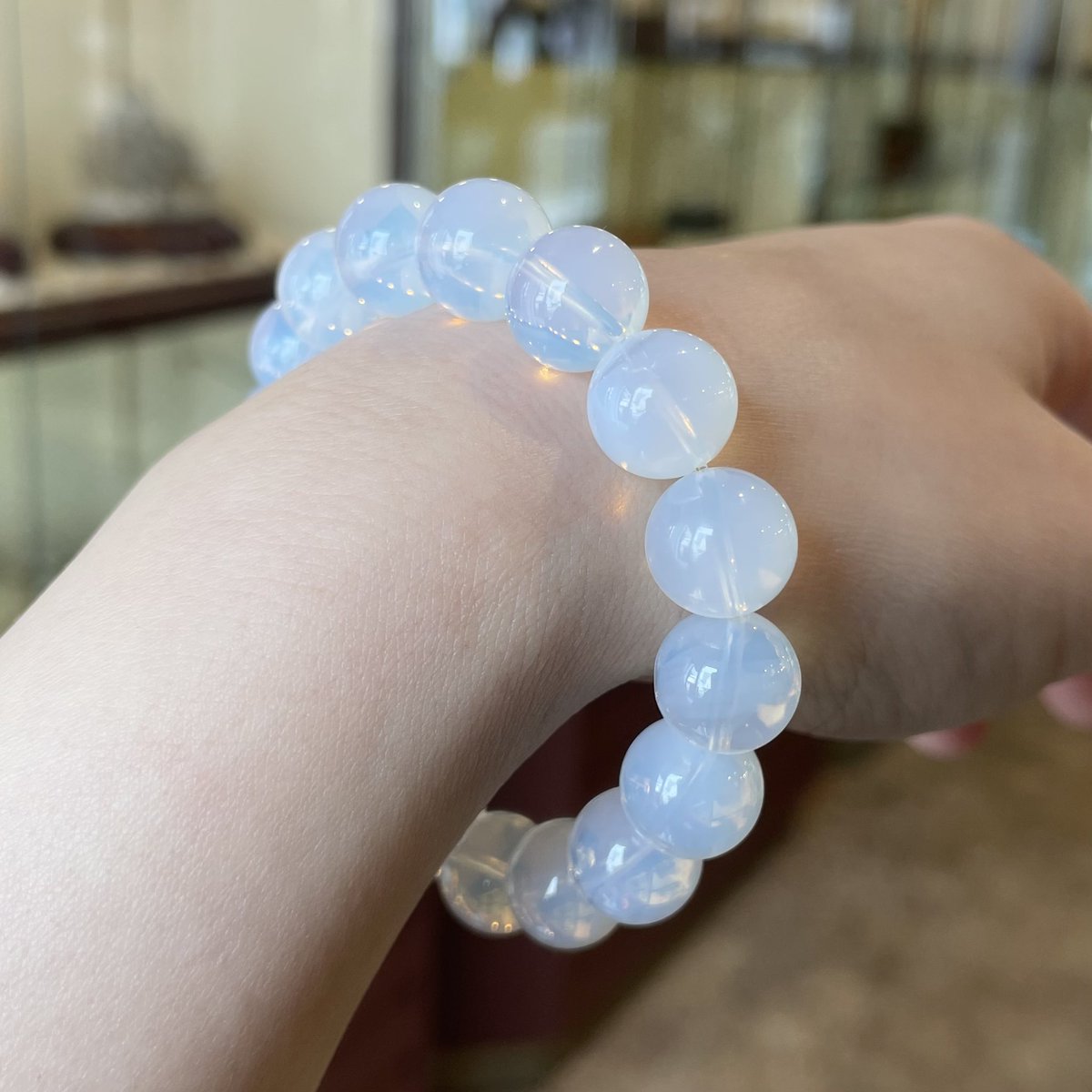 乳白色半透明な結晶質石英をミルキークォーツといいます