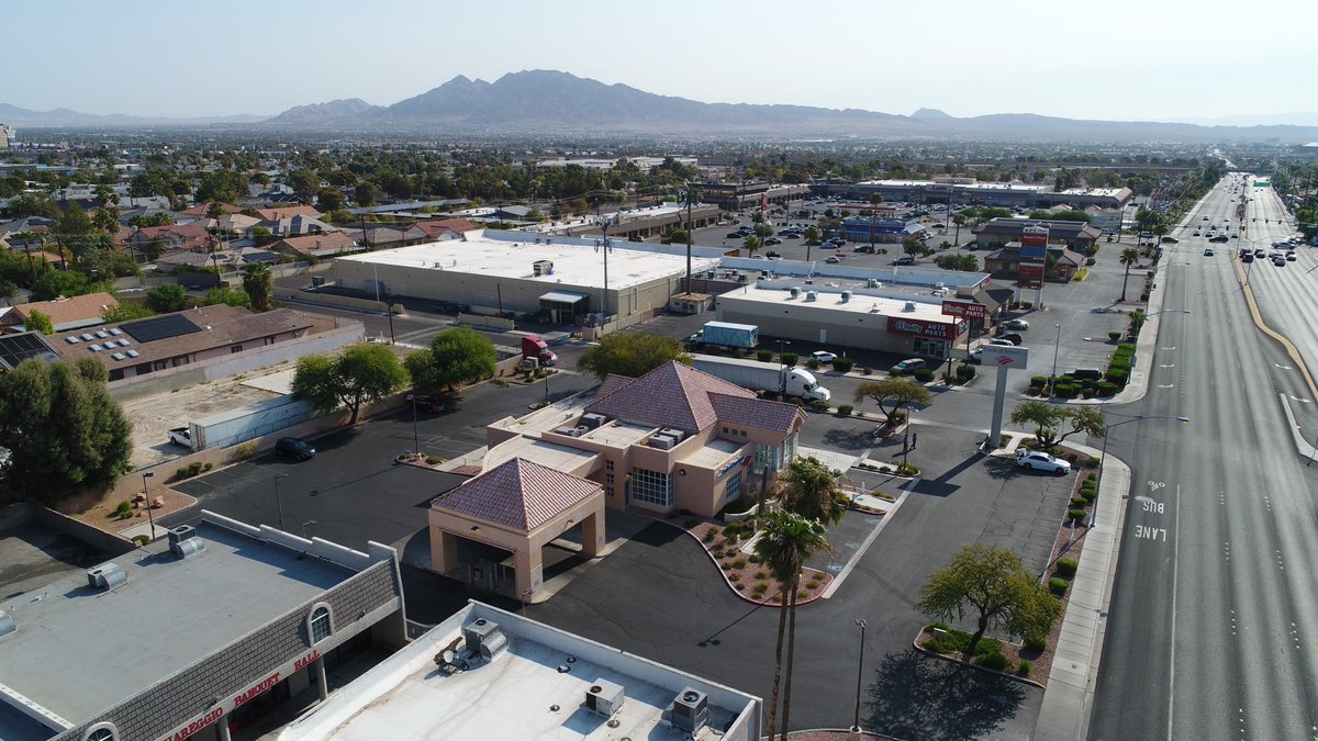 Just Closed – Las Vegas!
Former bank location. 
Exciting News: Dutch Bros has signed on to join the site!
One pad site with drive-thru remains available for lease or purchase — prime Las Vegas visibility
DM me for details.