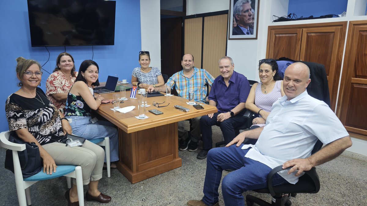 Dagmar García Rivera (@dagmargarciacub) on Twitter photo Hoy se celebra el día mundial de la #Inmunología y celebramos junto a nuestros colegas del <a href="/cim_cuba/">CIM Centro de Inmunología Molecular</a> y los peques de la Colmenita.
Después, reunión estratégica entre las direcciones de ambos centros para retomar proyectos y fortalecer alianzas. 
Seguimos!!!!
<a href="/FinlayInstituto/">Instituto Finlay de Vacunas</a> Hoy se celebra el día mundial de la #Inmunología y celebramos junto a nuestros colegas del <a href="/cim_cuba/">CIM Centro de Inmunología Molecular</a> y los peques de la Colmenita.
Después, reunión estratégica entre las direcciones de ambos centros para retomar proyectos y fortalecer alianzas. 
Seguimos!!!!
<a href="/FinlayInstituto/">Instituto Finlay de Vacunas</a>