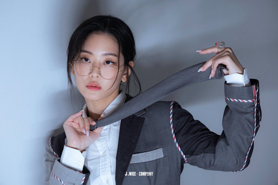 puro7007's tweet photo. [정수빈] ‘아레나 옴므 플러스 차이나(Arena Homme+ China)’4월 호 화보 비하인드 (출처 : 제이와이드.. | 블로그) https://t.co/8UamQeVIwJ https://t.co/a7kEA8CbSZ