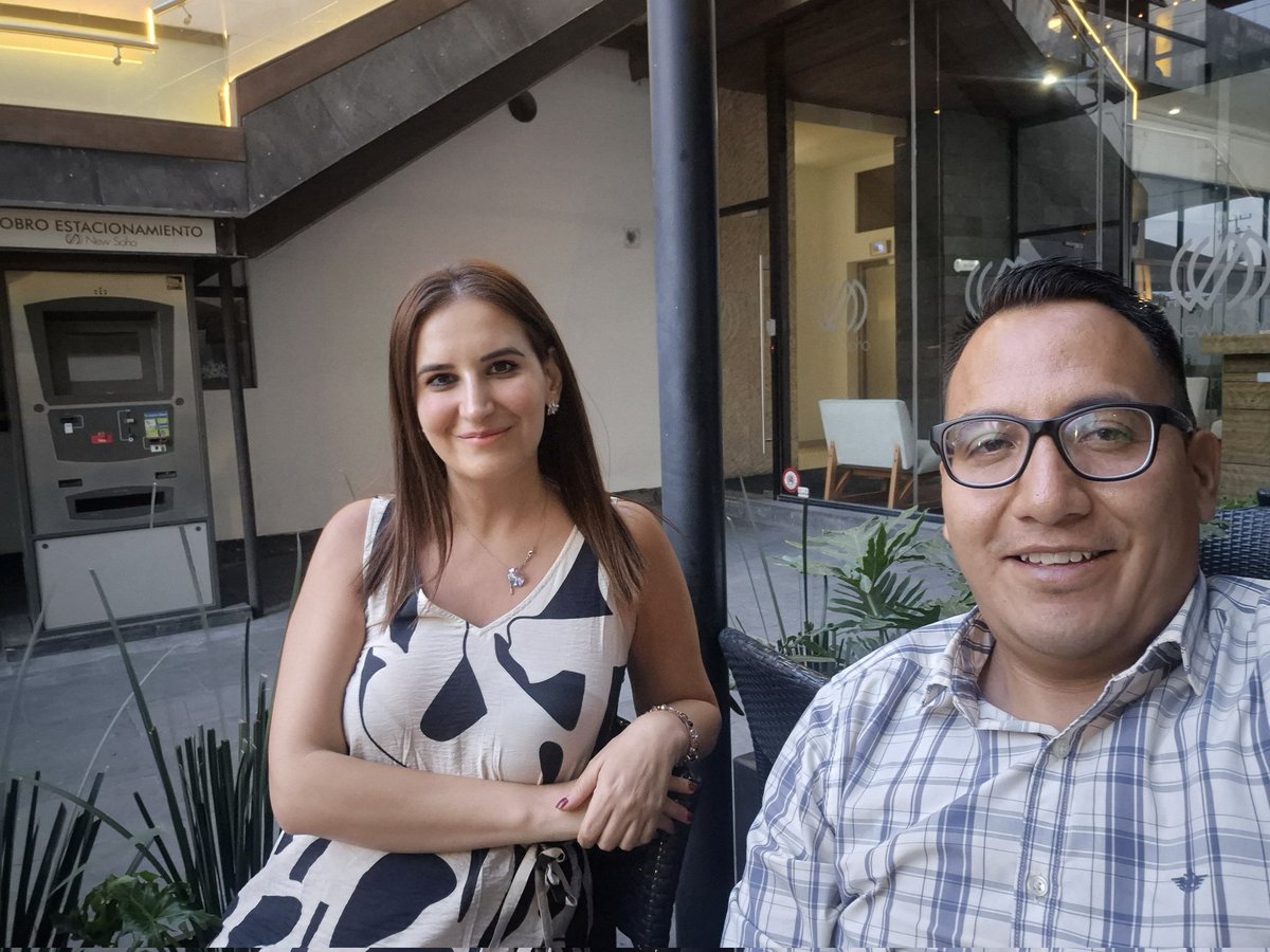 pattygmiranda's tweet photo. Me reuní con mi amigo Miguel, Titular de Becas de mi Estado de #Querétaro para trabajar juntos, en equipo y a favor de nuestros jóvenes.
Porque sabemos que la ##Educación es el ##Corazón de la #Transformación.
#TalentoCECATI #Becas https://t.co/HAmR44rd3w