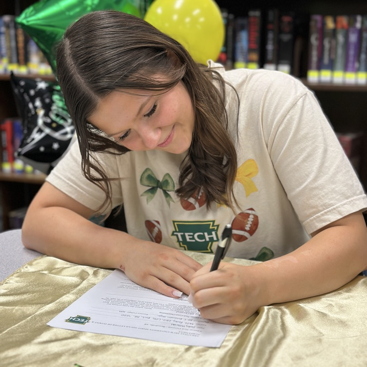 Congratulations to RHS senior Bailey McDonald on signing her letter of intent to cheer at Arkansas Tech University!
#SenatorPRIDE