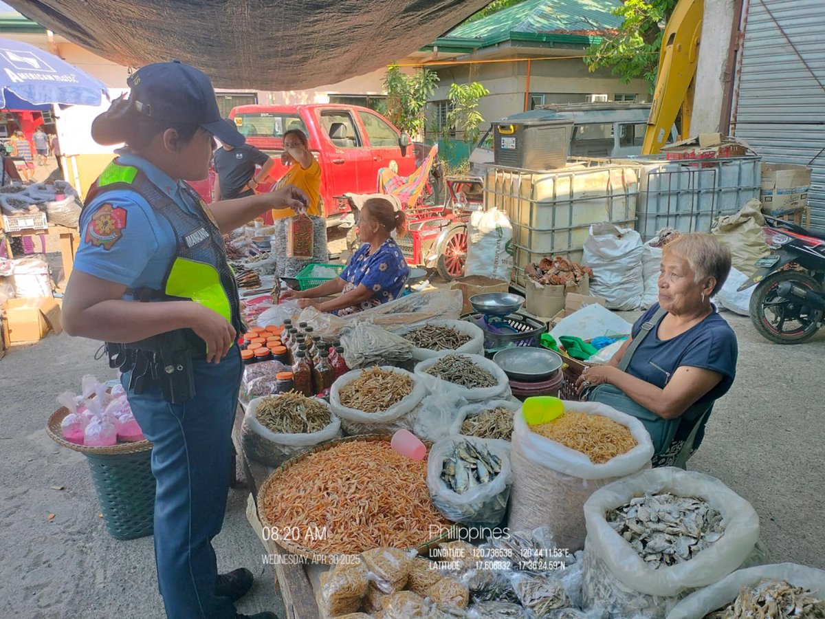Pat  Lizzaine B Manalang had a dialogue with a market vendor in Brgy.Laang,  Lagangilang, Abra regarding anti-theft and robbery tips,anti-illegal  drugs campaign and reporting of crime incidents and intensified againts  terrorism of the PNP.
