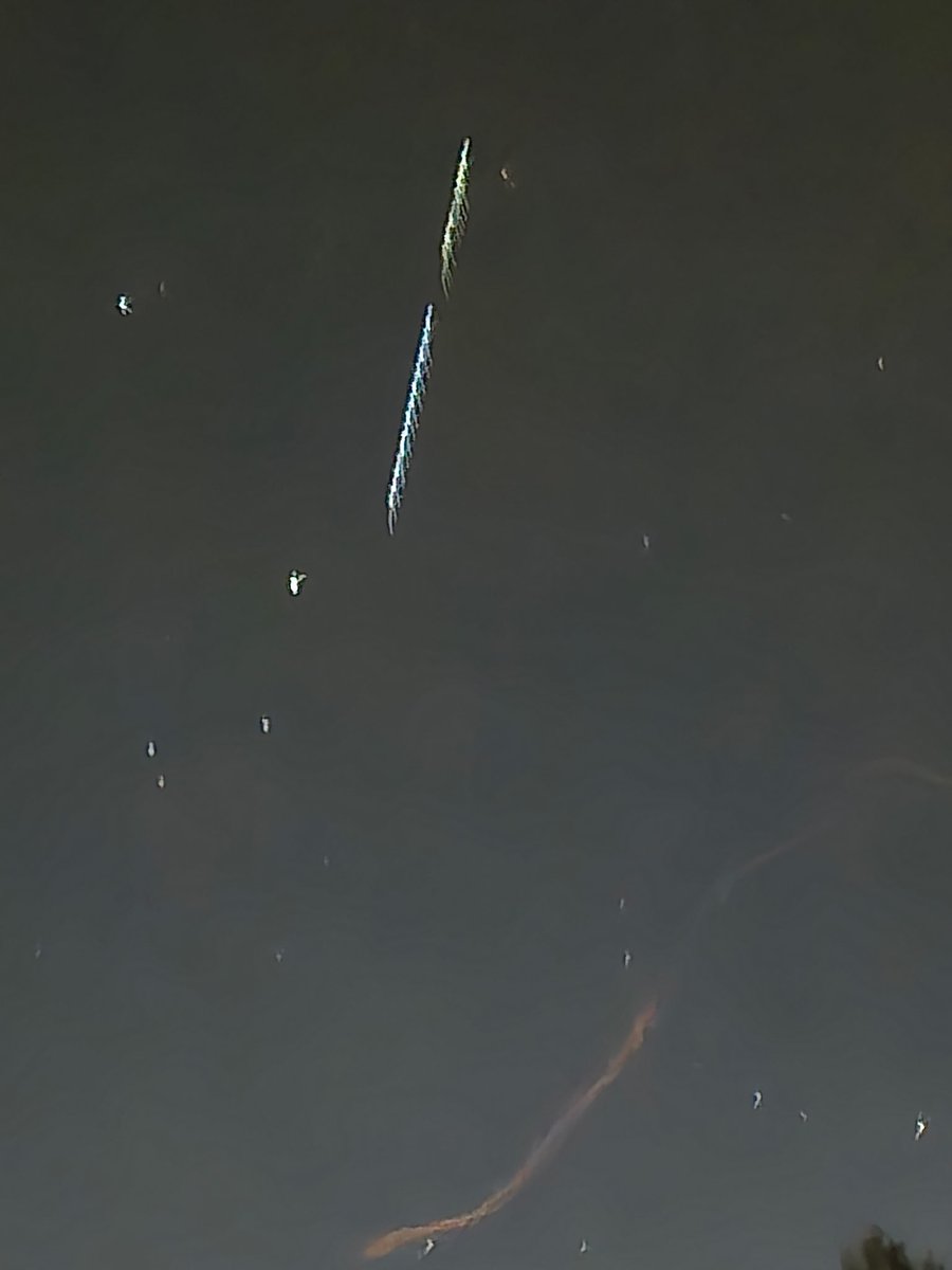 vioxm1's tweet photo. My dad saw this in the night sky above Bunn Level, NC. I'm no expert, but we believe it's @Starlink @spann https://t.co/bZW60YUNYY