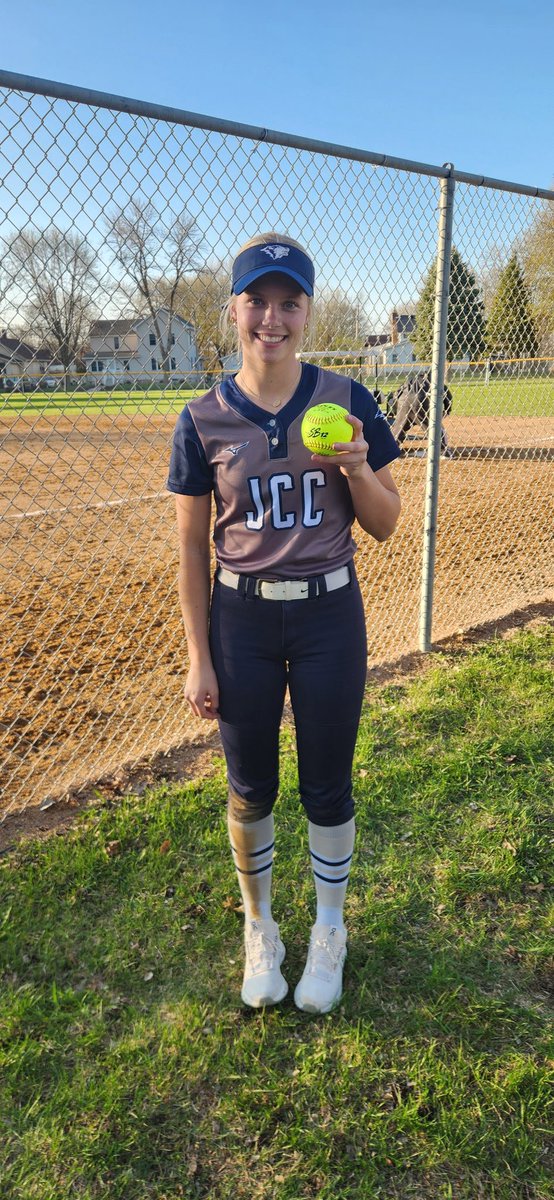 BOOM! This Misfit crushed it tonight — deep shot over the fence! All gas, no brakes. #HomeRun #PurplePower #MisfitMentality #BombSquad #18USoftball #GirlsWhoBall