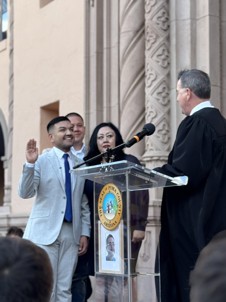 Gabriella Cázares-Kelly (@gabriellackelly) on Twitter photo “…after all, potholes are bi-partisan.” -<a href="/AndresCanoAZ/">Andrés Cano</a> at his swearing in ceremony, talking about the importance of local government. “…after all, potholes are bi-partisan.” -<a href="/AndresCanoAZ/">Andrés Cano</a> at his swearing in ceremony, talking about the importance of local government.