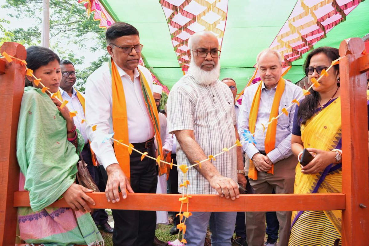 ilobangladesh's tweet photo. 10 entrepreneurs from Potrokhola Tea Garden got handloom machines &amp; 6 months of training under the @CanHCBangladesh-funded @ilo ProGRESS project. TMED Sec. &amp; ILO CD praised their drive for skills. DC Moulvibazar called for a market in Sreemangal. #SkillsForLivelihood #ILOProGRESS https://t.co/6gRT9WGoMQ