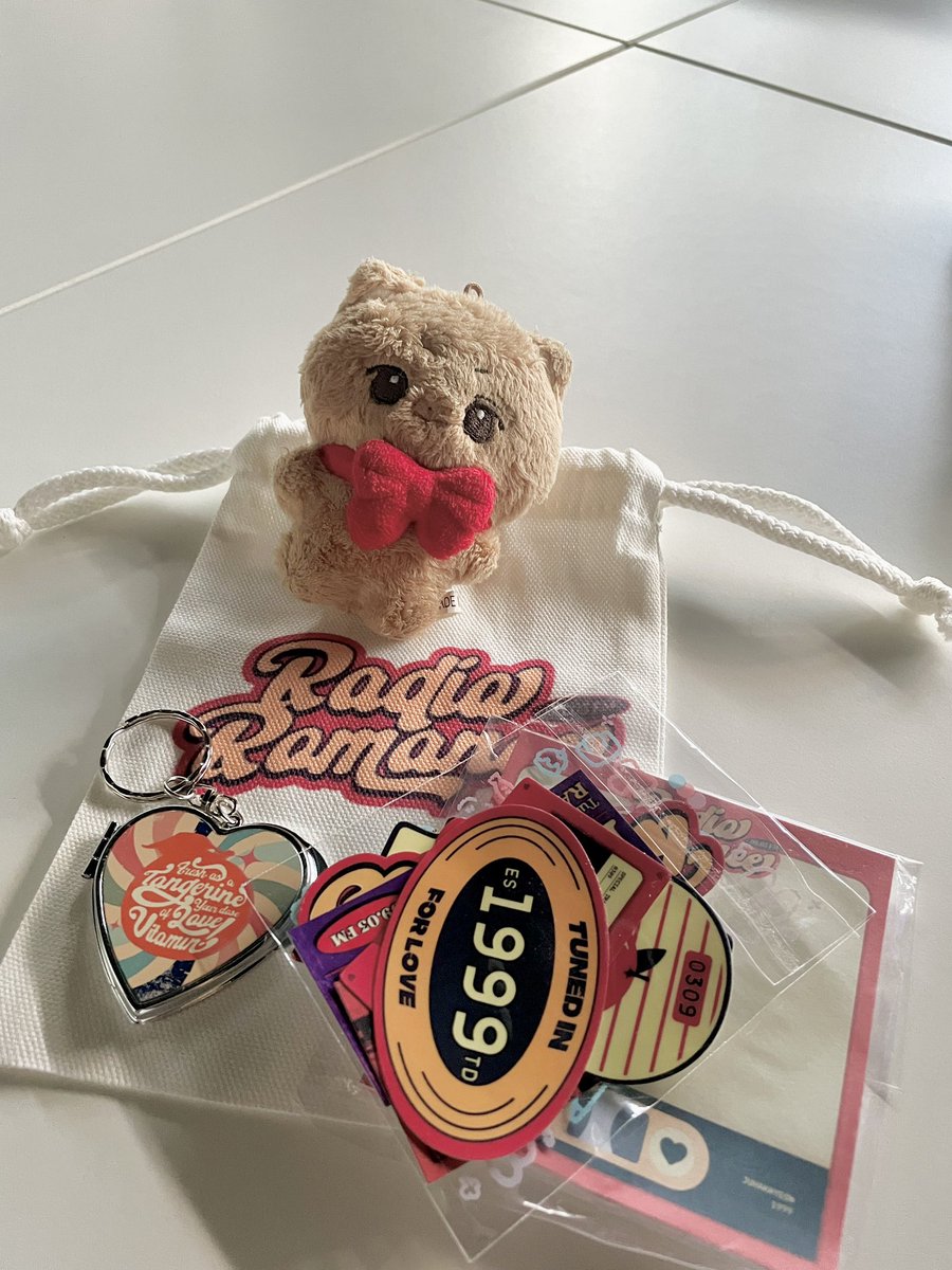 wahh got my goodies yesterday from #9903FM ! 🤩🧡 thank u so muchh! 
<a href="/309MOOD/">RADIO ROMANCE</a> <a href="/AREA913_/">913</a> looking forward to the next one! ✨