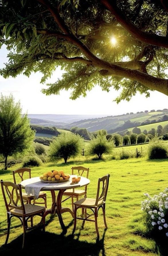 "Oldum olasi huzur kokan seyleri sevdim;
Çay,
yagmur,
toprak,
deniz gibi.."