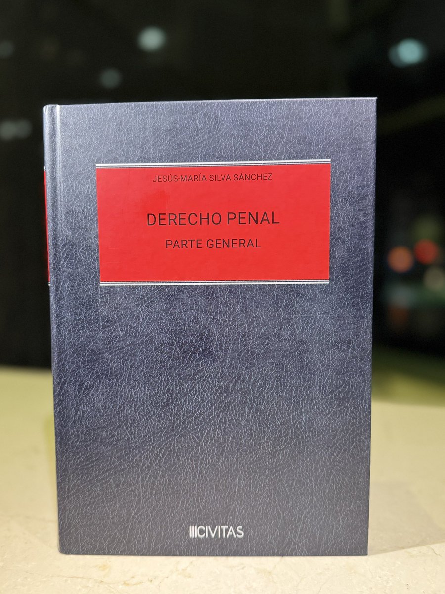 Con @madv9 disfrutando el privilegio de escuchar al maestro Jesús Mª Silva Sánchez es su obra de Derecho Penal, Parte General