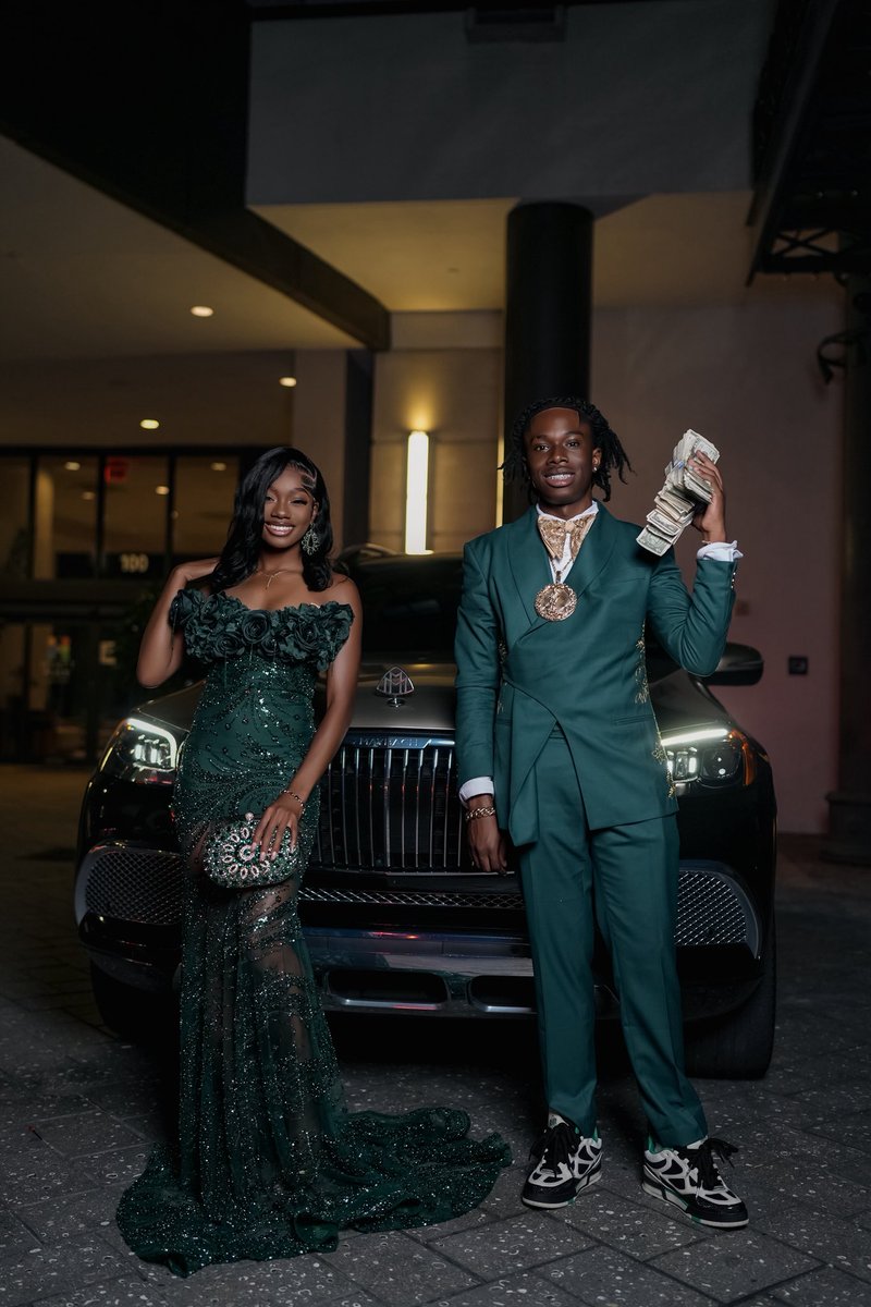 Mxcrmm_1's tweet photo. PROM 2k25 #promszn #hallofprom #prom https://t.co/xaoYJ0KOL0