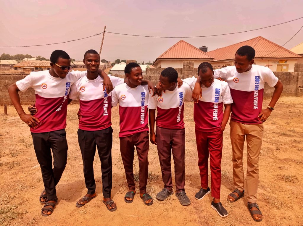 UlokoShadrach's tweet image. &quot;Surround yourself with people who inspire, uplift, and grow with you. Good friends aren&apos;t just company—they&apos;re a powerful network of love, support, and opportunity. Here&apos;s to meaningful connections and the strength of real frienship #PowerOfFriendship #NetworkMatters