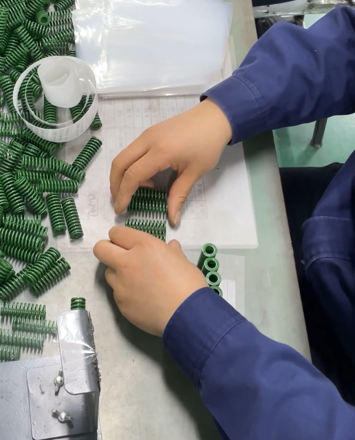 TopwayP87538's tweet photo. 🔍 Ensuring quality starts with thorough pre-packaging inspections. Let's safeguard product integrity and enhance customer satisfaction! #QualityControl #Packaging #Inspection 🛠️📦 #foryou #fyp #topway #innovation #springquality https://t.co/m8lJCvvBef