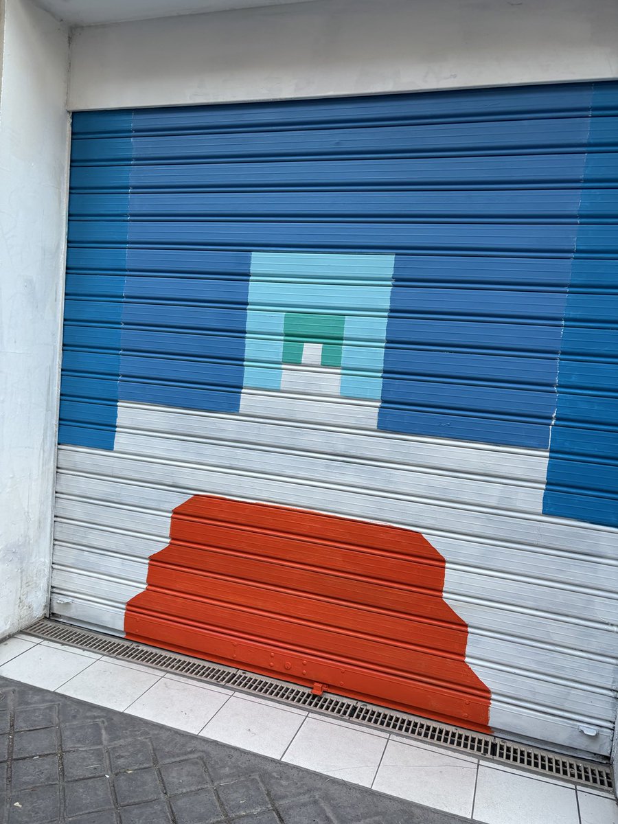 Jolie porte de garage ! Rue Pascal Paris 5e