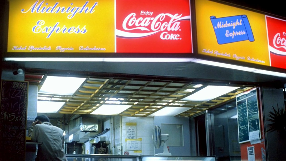 영화 캡쳐 장면을 가져왔는데 배경으로 나오는 음식점 이름이 "미드나잇 익스프레스" 저기서 익스프레스만 가져가서 제목에 붙였다고 함.Translate post