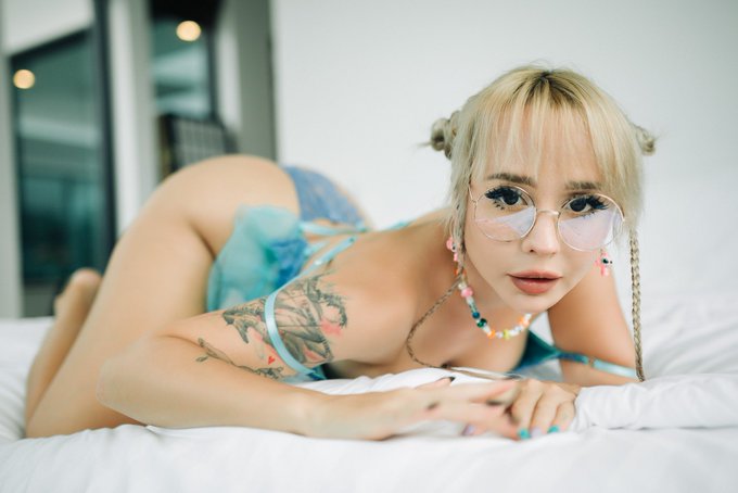 Watch AliceBong's leaked NSFW photo on TwXstars