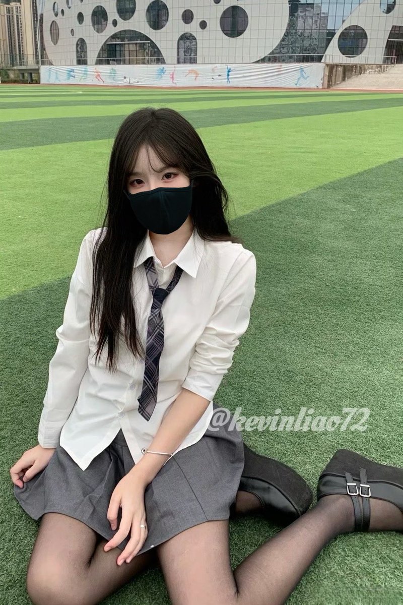 夏天就应该真空穿黑丝，掀开裙子就可以怼进来！！！！！今天去播户外！！！！！！ https://t.co/96mrquQlRT