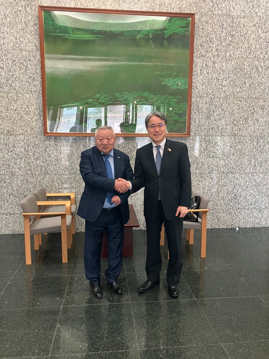 4 дүгээр сарын 29-ны өдөр, Элчин сайд М.Игавахара УБТЗ-ын Даргын зөвлөх Р.Раштай уулзав.
mn.emb-japan.go.jp/itpr_ja/railwa…