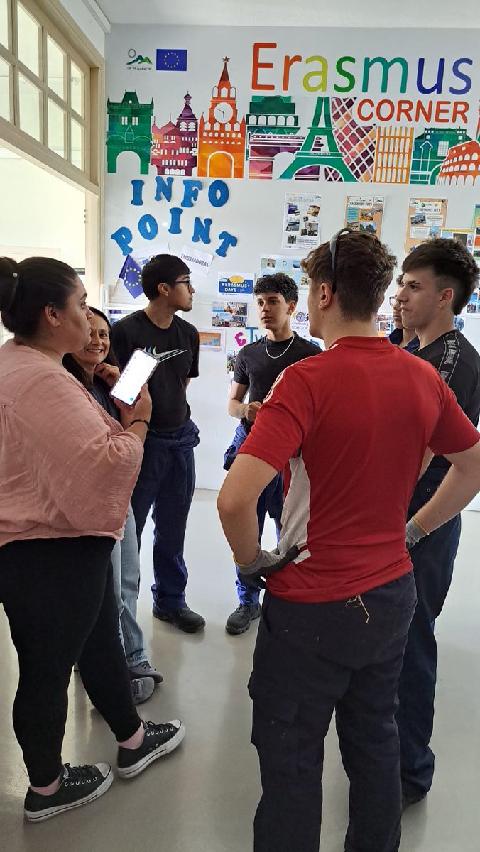 CIPFPLumbierIIP's tweet photo. Empezamos la semana con la visita de Sandra Soto, coordinadora de las Escuelas Embajadoras del Parlamento Europeo, que acude al CIP para conocer de primera mano el trabajo que estamos realizando en nuestro primer año como EPA.¡Visita satisfactoria y motivante! https://t.co/3uVmrDZ3Wo