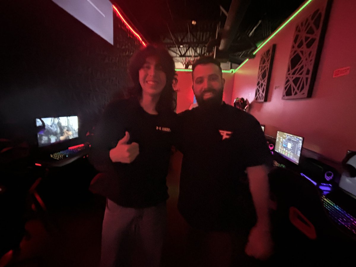 alex tweet media