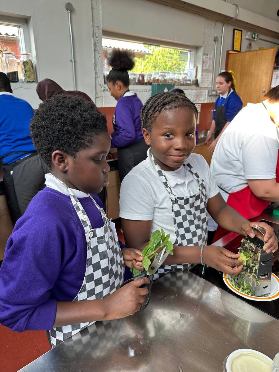 Life School is back! This exciting partnership programme delivered by TGC and #Hackney School of Food combines Forest School skills and nature connection with food and nutrition education…. and it’s lots of fun!