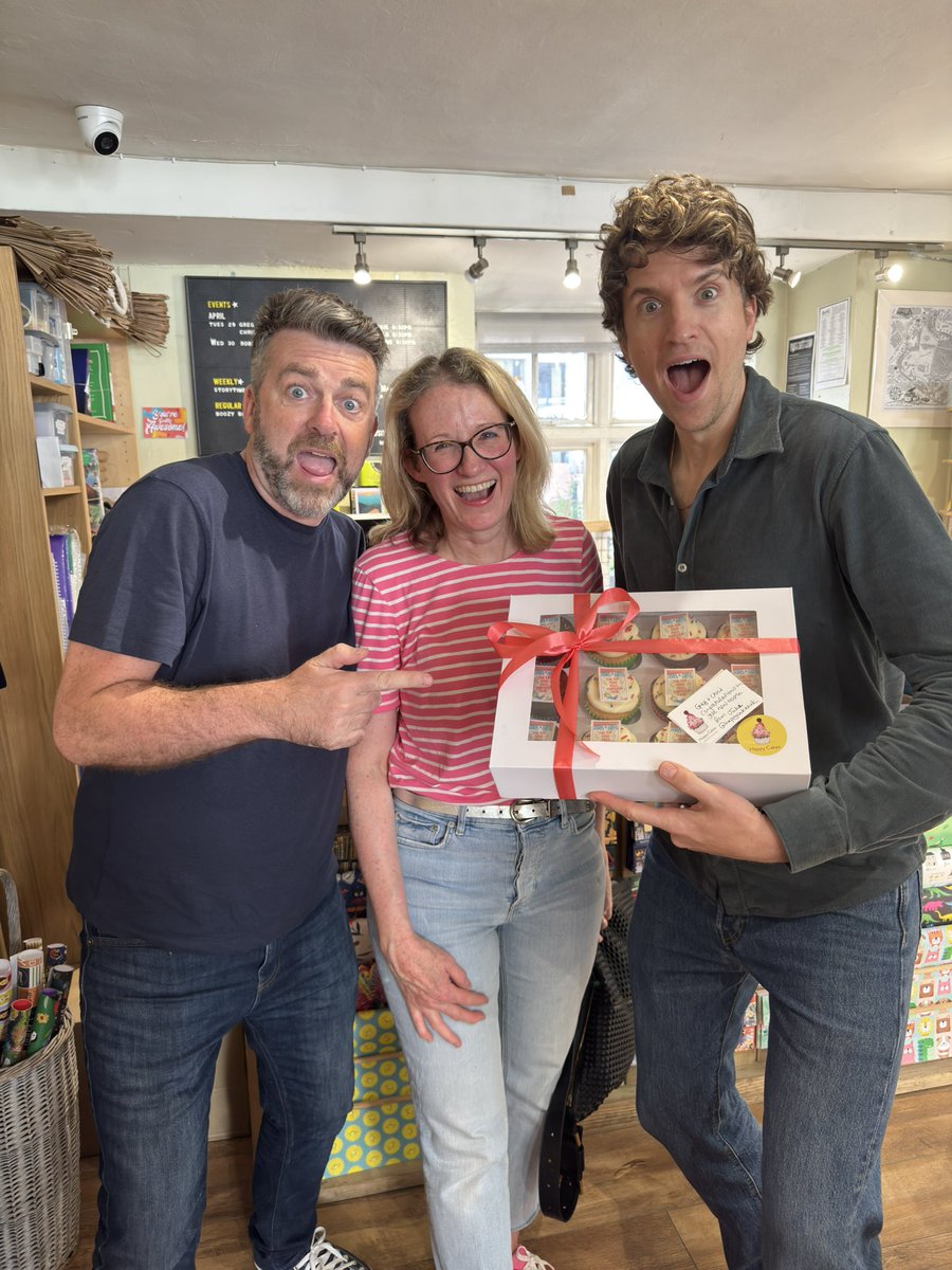 Popped in to see my lovely friend Sarah at her fabulous bookshop in Abingdon @mostlybooks_shop yesterday 

She was hosting a book signing for @greg_james and @chrissmithstagram for their new book ‘The Kid Who Fell Through Time’ 

Such a lovely event!