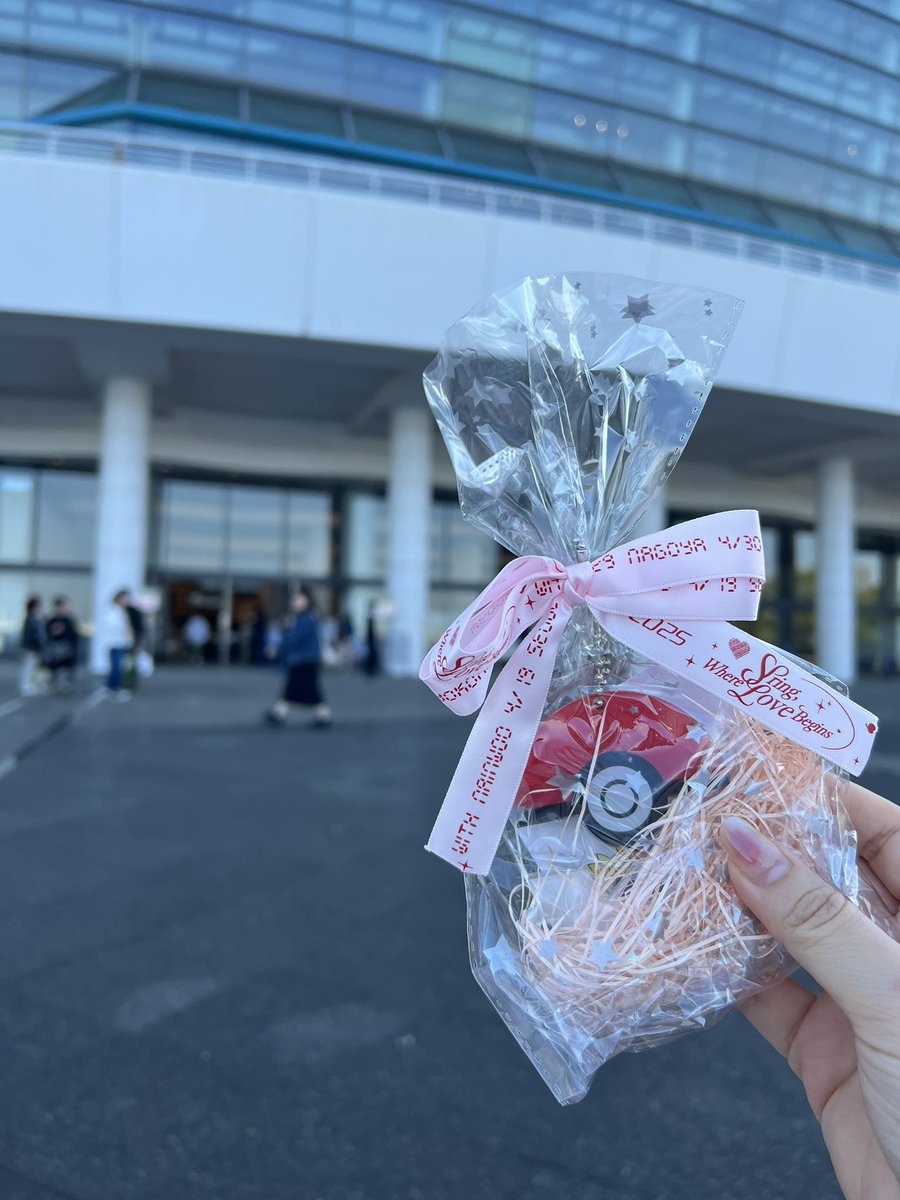 Blowing the wind around the sea today😂