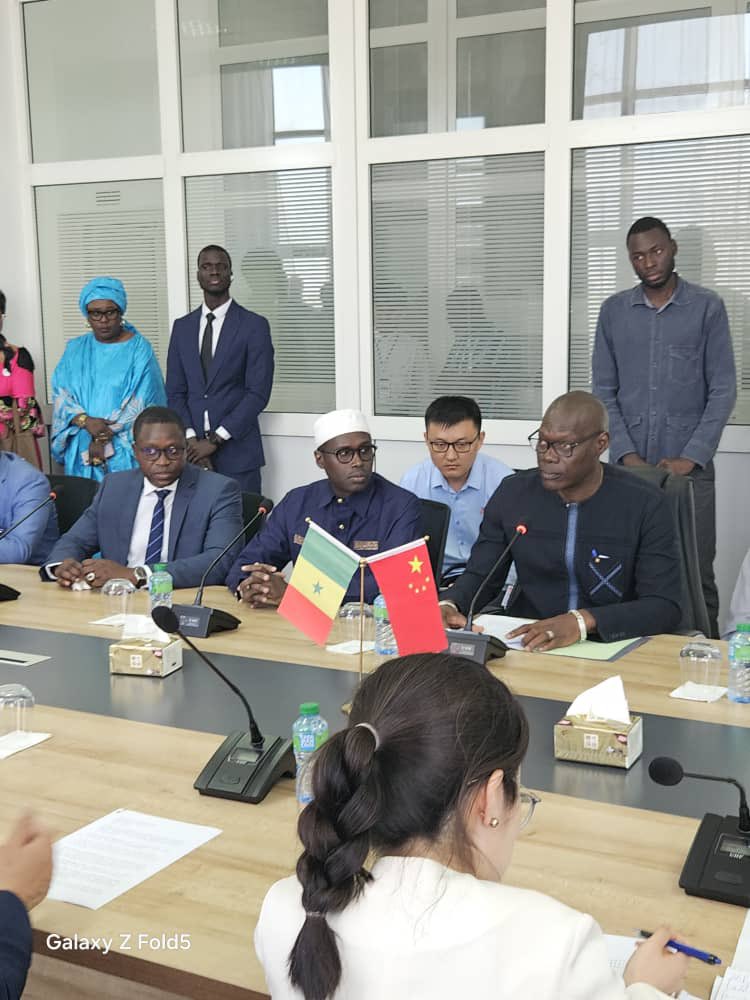 On the sidelines of his official visit to Dakar H.E Hu Chunhua VP of the People’s Consultative Conference visited the Industrial Plateform of Diamniadio <a href="/APROSI3/">APROSI</a> which aims to boost private invest &amp; industries. It catalyses the industrialization process in #Senegal