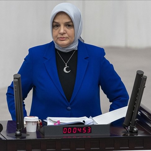 bosunatiklama's tweet image. AK Parti Milletvekili Ayşe Keşir: "İngiltere'nin 3 çocuktan 1 çocuğa düşmesi 112 yıl almış.

Ama Türkiye'nin 3 çocuktan 1,5 çocuğa düşüşü 32 yılda gerçekleşti."