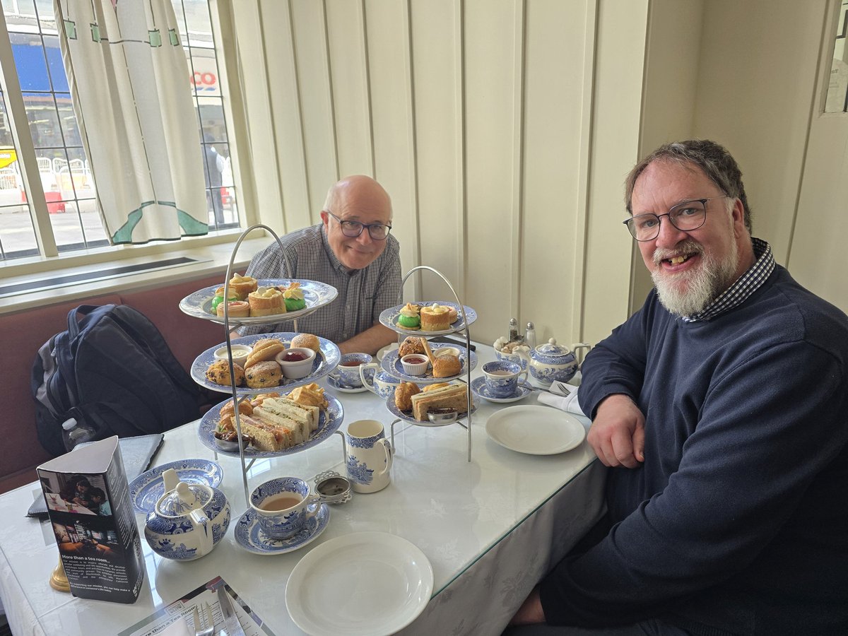 Cousin Peter's visit to Glasgow meant we were duty bound to introduce him to the delights of a Mackintosh at the Willow afternoon tea. Not for us, you understand, purely the importance of allowing him to sample the venue and menu. #mackintoshatthewillow